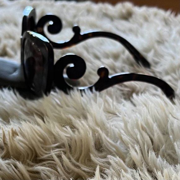 Prada sun glasses - Picture 2 of 4